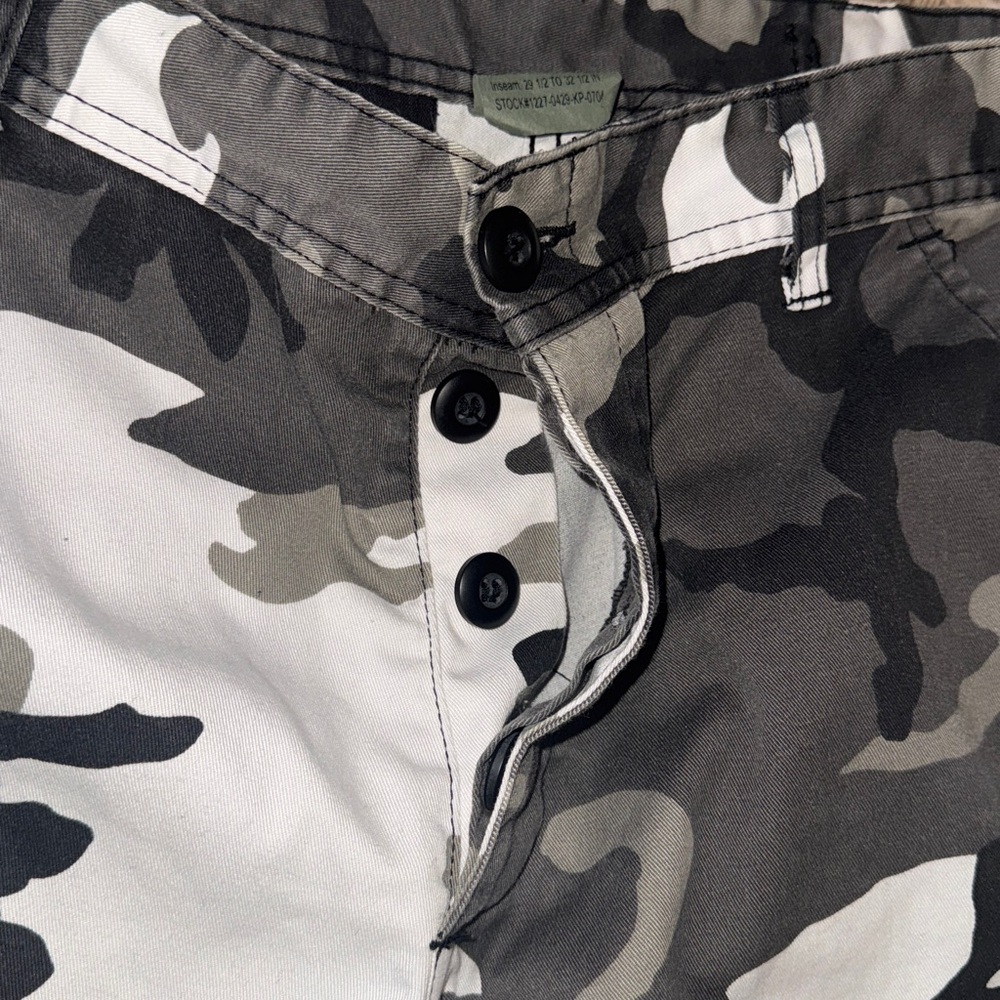 Rothco Camouflage Cargo Pants - S - Picture 4 of 6